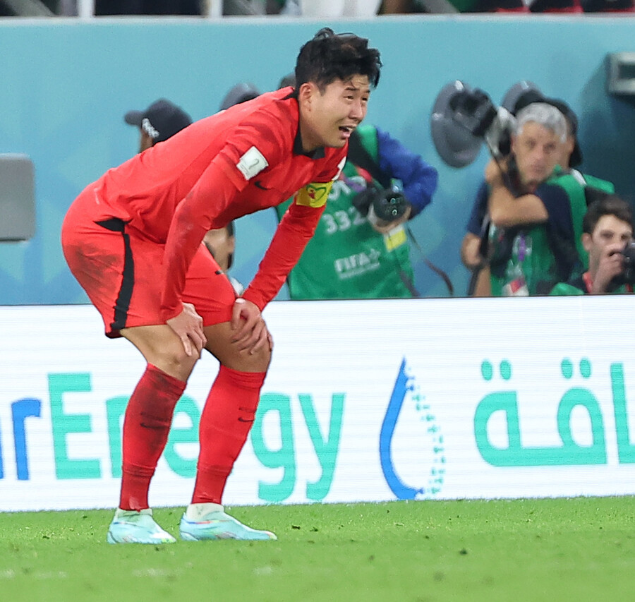 ▲  안면 보호 마스크를 벗어 던지고 뛴 손흥민의 투혼이 포르투갈에 2-1 승리를 불렀다. ⓒ연합뉴스