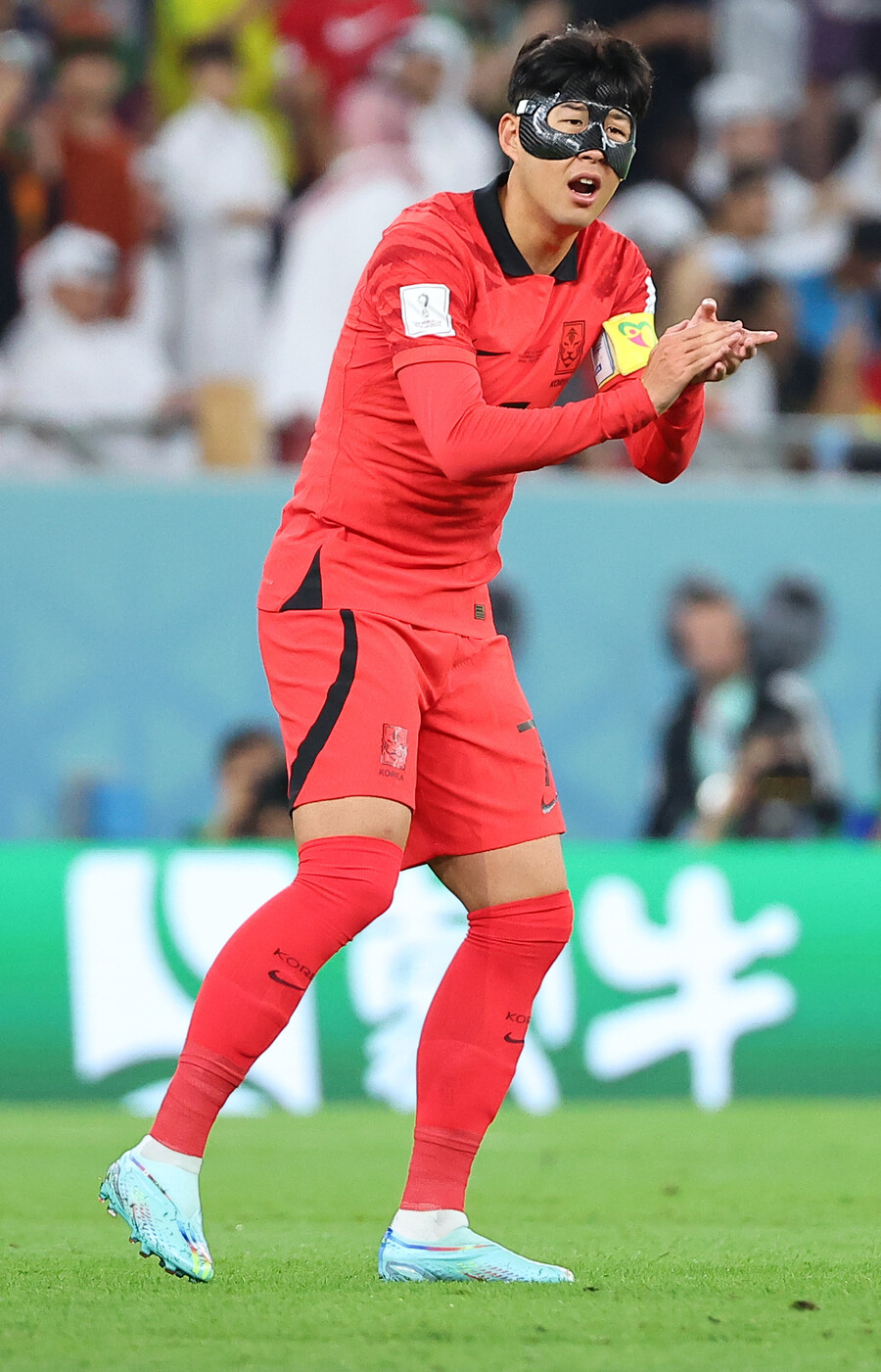 ▲  안면 보호 마스크를 벗어 던지고 뛴 손흥민의 투혼이 포르투갈에 2-1 승리를 불렀다. ⓒ연합뉴스