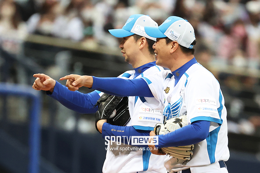 [포토S] 윤희상-김광현, '이정후, 자리 바꿔서 해!'