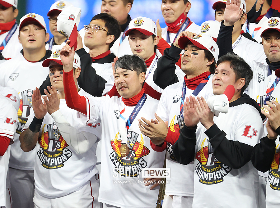 [SSG 세상에 없던 우승⑩] 1년을 꽉 채운 행복한 1위… SSG 잔치는 끝났다, 앞으로 3년을 설계하라