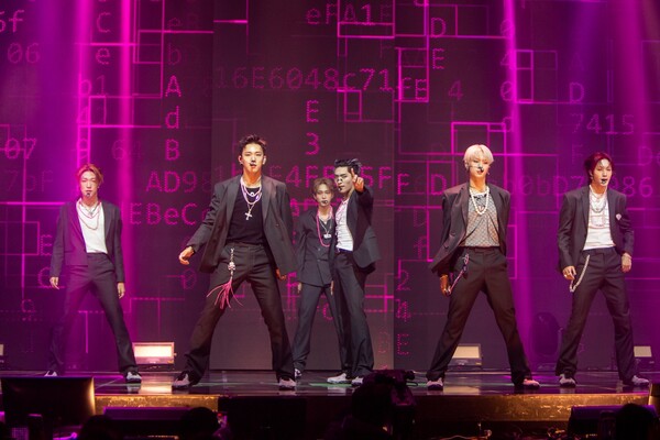 ▲ 새 앨범 '하모니 : 세트 인'으로 돌아온 피원하모니가 해외 매체들로부터 찬사를 받고 있다. 제공|FNC엔터테인먼트