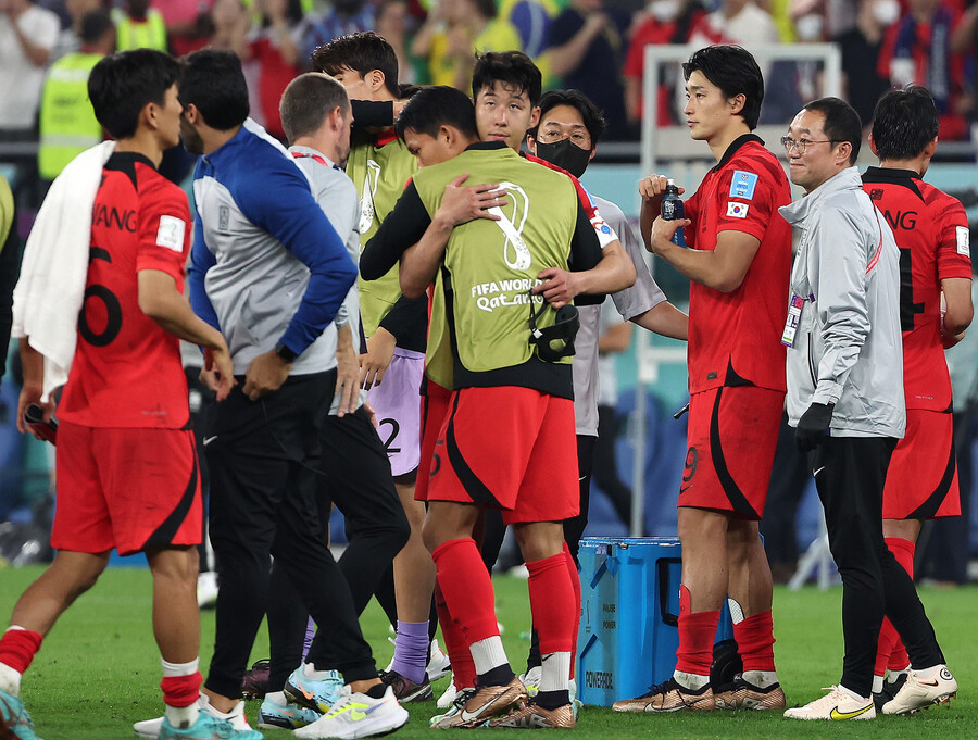 ▲ 축구대표팀이 2022 카타르 월드컵 여정을 16강에서 멈췄다. 주장 손흥민은 투혼을 앞세워 뛰었다. ⓒ연합뉴스