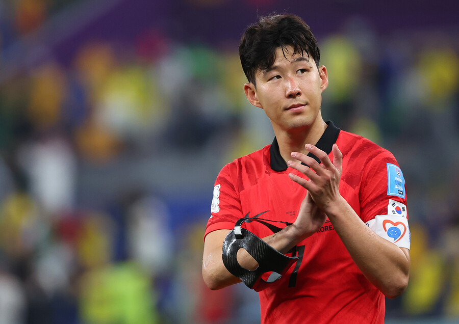 ▲ 축구대표팀이 2022 카타르 월드컵 여정을 16강에서 멈췄다. 주장 손흥민은 투혼을 앞세워 뛰었다. ⓒ연합뉴스