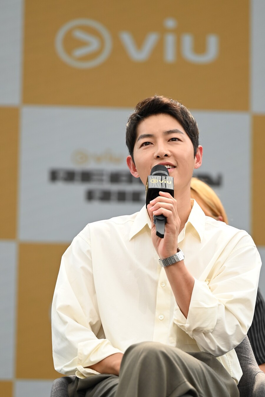 싱가포르 달군 송중기 "재벌집 아들로 다시 태어나고 싶지 않아"