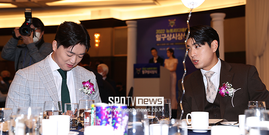 ▲ 고우석 이정후 ⓒ곽혜미 기자