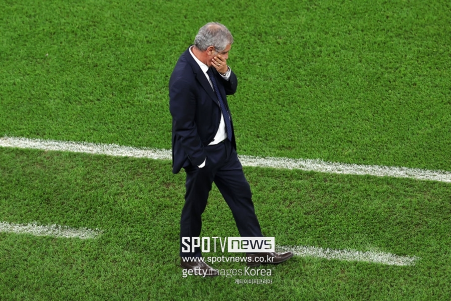 ▲ 산투스 감독이 월드컵 8강 탈락에 허탈한 마음을 숨기지 못하고 있다.