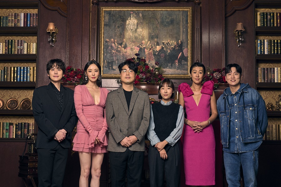 ▲ 규현, 이다희, 김재원 PD, 김나현 PD, 홍진경, 한해(왼쪽부터). 제공ㅣ넷플릭스