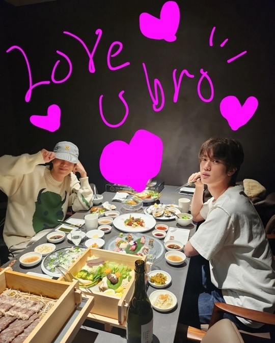 ▲ 제이홉(왼쪽), 진. 출처| 제이홉 인스타그램