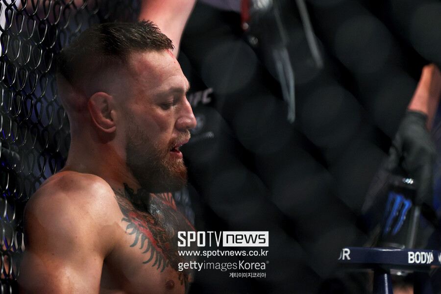 코너 맥그리거 8년 만에 UFC 랭킹에서 '아웃'