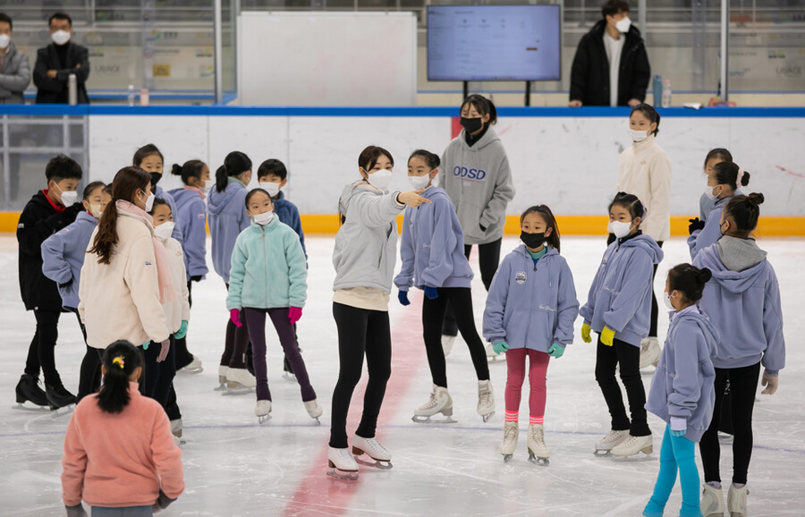 김연아, 피겨 스케이팅 아카데미 강사로 유망주 지도