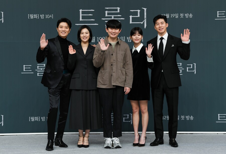▲ '트롤리' 박희순 김현주 김문교 PD 정수빈 김무열(왼쪽부터). 제공| SBS