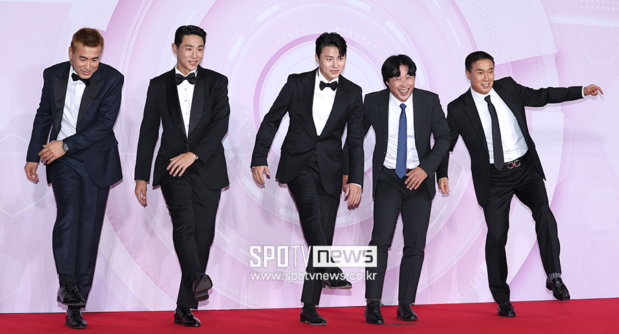 [포토S] 김병지-오범석-백지훈-최성용-하석주 감독, 축구 화보 느낌!