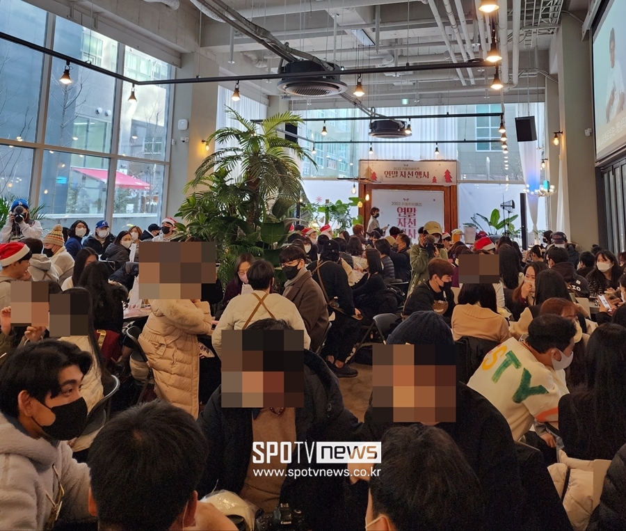 ▲ 팬들과 함께한 '일일자선카페' 현장.ⓒ마곡동, 박정현 기자