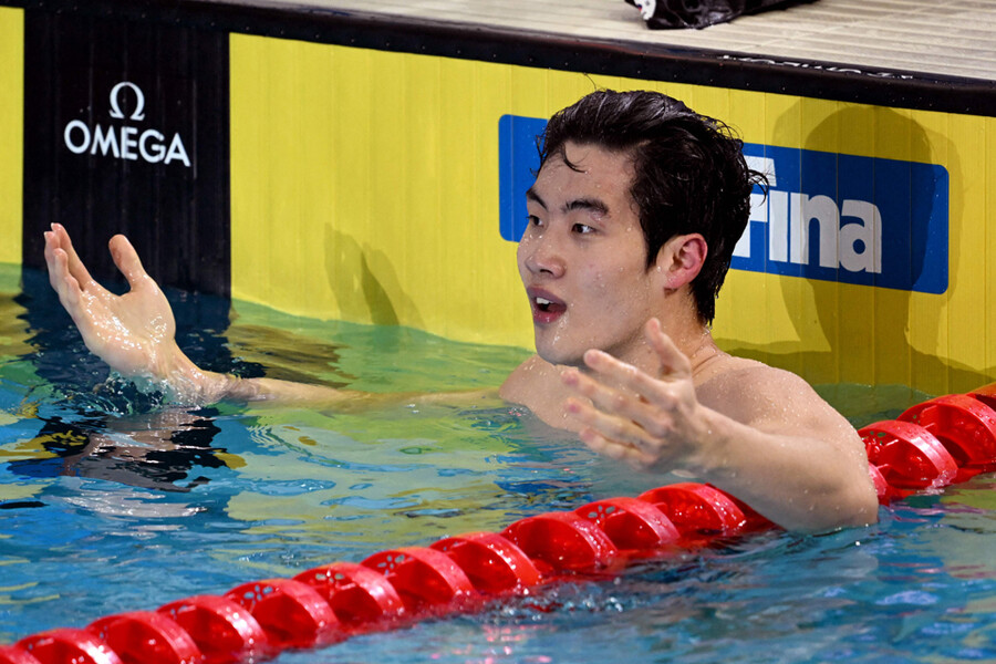 ▲ 2022 국제수영연맹(FINA) 쇼트코스 세계수영선수권대회 남자 자유형 200ｍ에서 아시아 신기록을 세운 뒤 놀란 표정을 짓는 황선우 ⓒ연합뉴스/AP