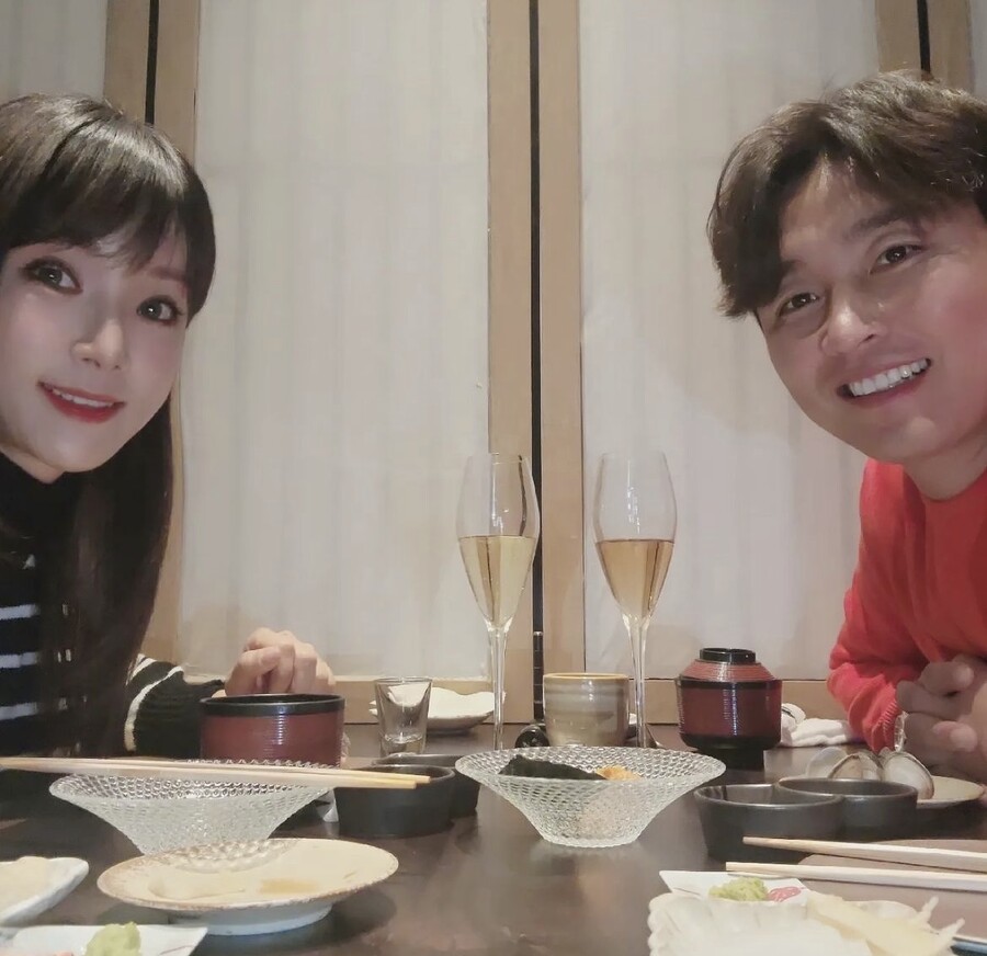 이동국♥이수진, 결혼 17주년 자축 "25년을 함께 한 내 베프" 