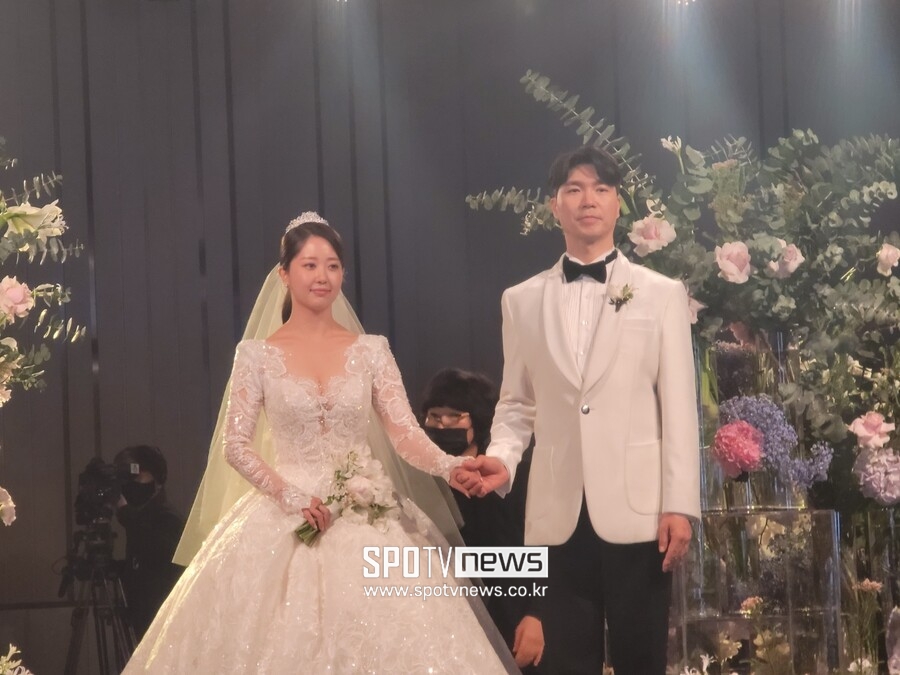 [단독]"행복하세요" 박수홍♥김다예, 결혼식 현장 공개