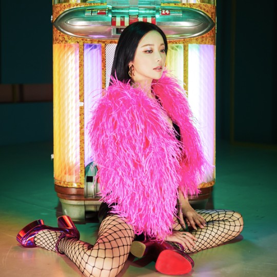 홍진영, '걸 인 더 미러' 美아마존 '2022 연간 톱100' 49위 진입