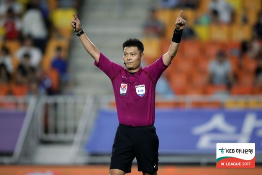 ▲ 김동진 주심이 한국인 최초로 AFC 심판 강사와 평가관이 됐다. ⓒ한국프로축구연맹