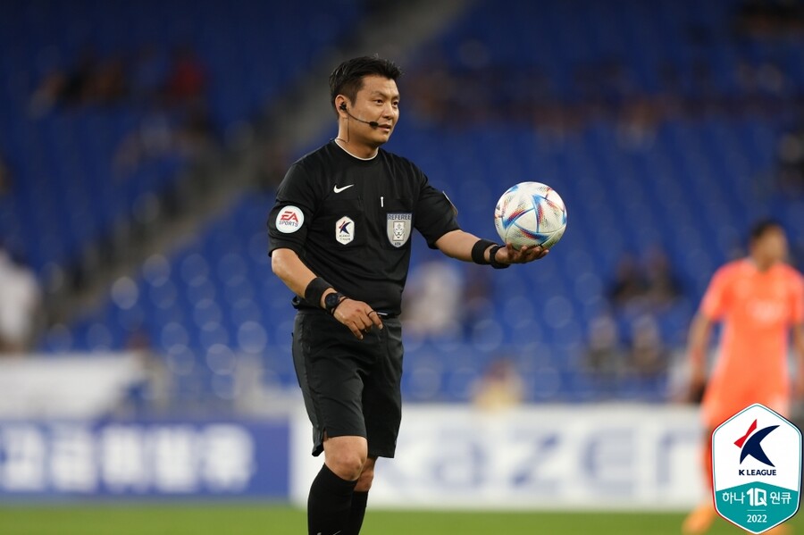 ▲ 김동진 주심 ⓒ한국프로축구연맹
