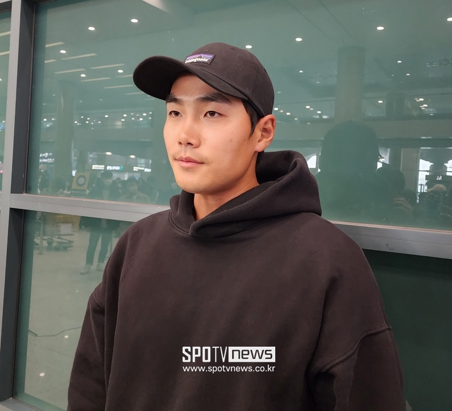 ▲ 인터뷰 중인 한화 장진혁. ⓒ인천국제공항, 박정현 기자