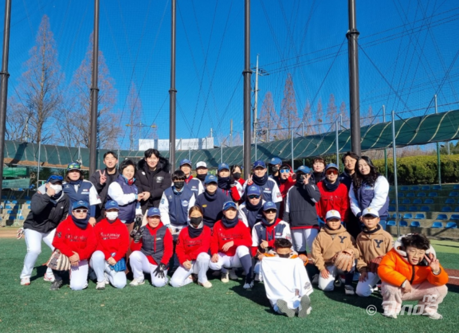 NC 박민우, 창원시 여자야구단 ‘창미야’와 뜻깊은 만남