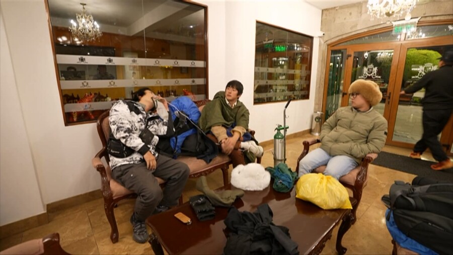 '태계일주’ 기안84X이시언X빠니보틀, 고산병 증세에 '웰컴 산소통'