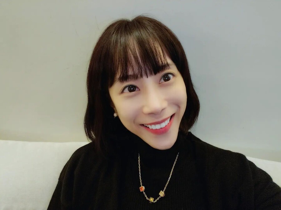 그림자마저 앙상…'이혼 소송 끝' 조민아, 환한 미소에도 새다리는 여전