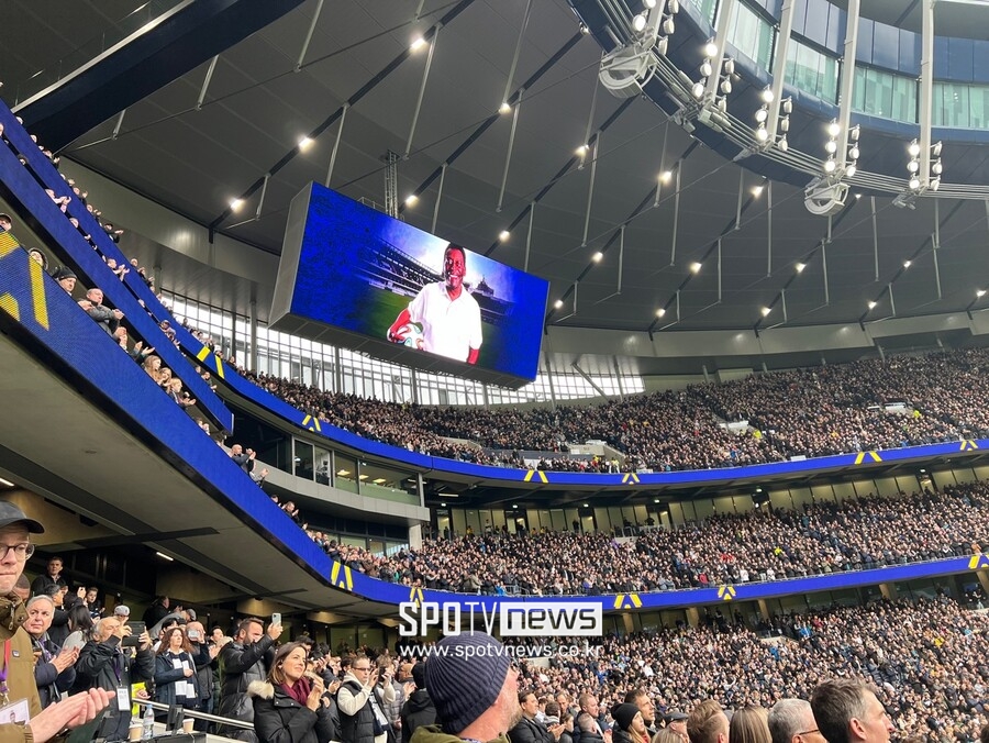손흥민도 '축구 황제' 마지막을 추모했다