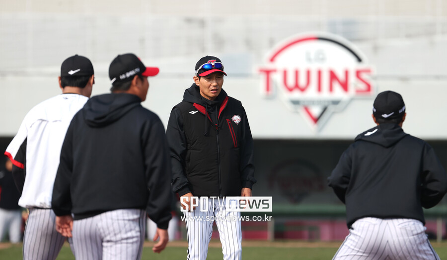 "선수들 헷갈리지 않게"…'염경엽 사단' 없었다, 감독 교체에도 주요 코치 그대로