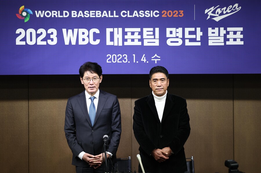 ▲WBC 이강철(왼쪽) 감독과 조범현 기술위원장. ⓒKBO