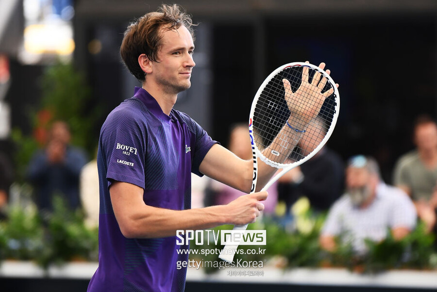 [ATP] 메드베데프 VS 하차노프, 애들레이드 인터내셔널 4강 진출 놓고 맞대결