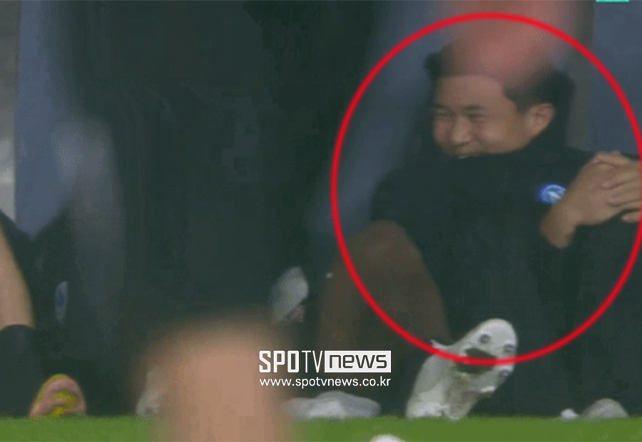 ▲ 김민재가 9일 삼프도리아전에서 전반 45분 만 뛰고 교체됐는데, 부상 예방 차원으로 보인다. 동료들과 벤치에서 해맑게 미소를 지었다 ⓒSPOTV 중계 캡처