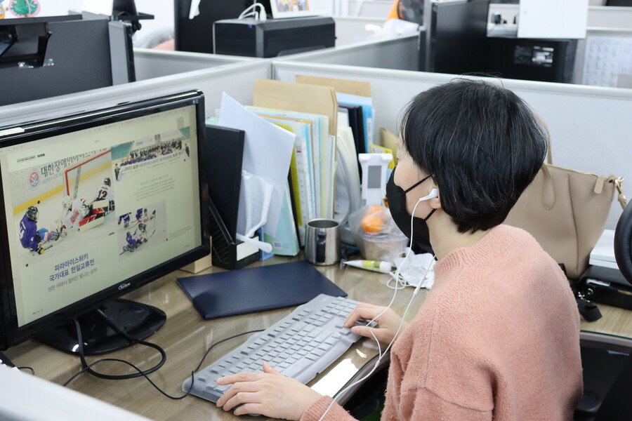 ▲ 대한장애인체육회가 한국시각장애인연합회와 협업해 국내 공공기관 최초로 ‘그림해설 오디오 매거진’을 제작했다. ⓒ 대한장애인체육회