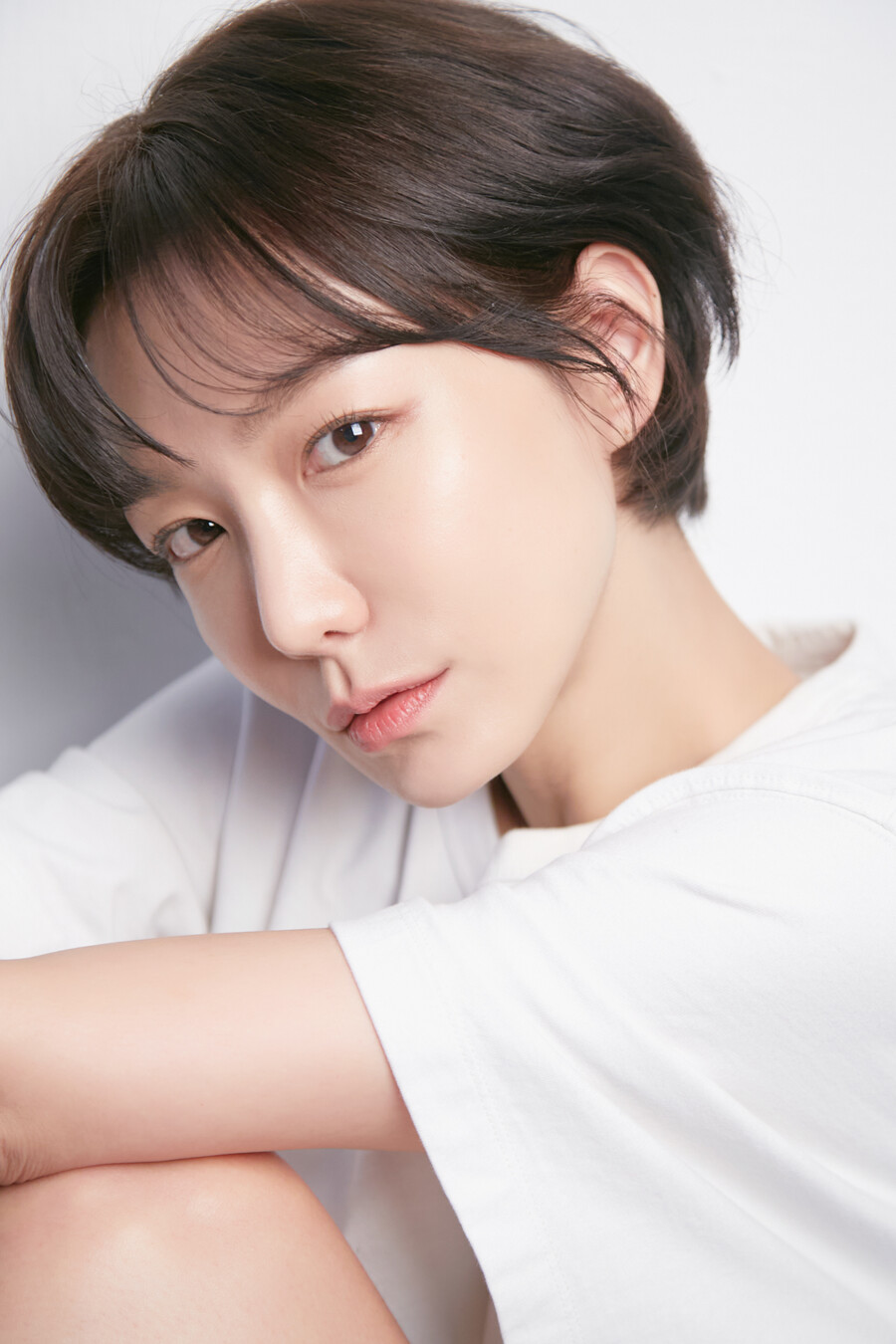 ▲ 신소율 프로필. 제공| 네버다이엔터테인먼트