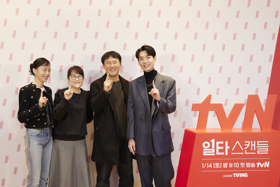 ▲ tvN 새 토일드라마 '일타 스캔들' 배우 전도연, 양희승 작가, 유제원 PD, 정경호. 제공| tvN
