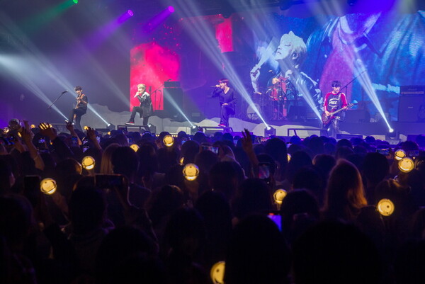 "엔플라잉이란 이런 것" 콘서트 '&CON3'서 150분 25곡 열창