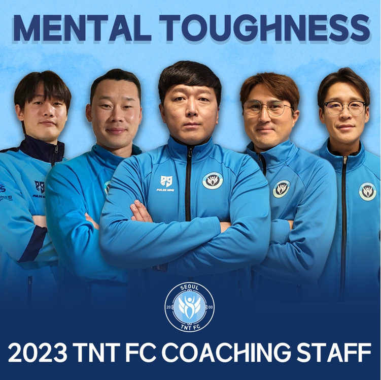 ▲ TNT FC가 올 시즌 팀을 이끌 코치진 구성을 완료했다. 사진은 윤태연 골키퍼 코치와 김문석 수석코치, 이상우 감독, 황보수 코치, 이호준 코치(왼쪽부터).
