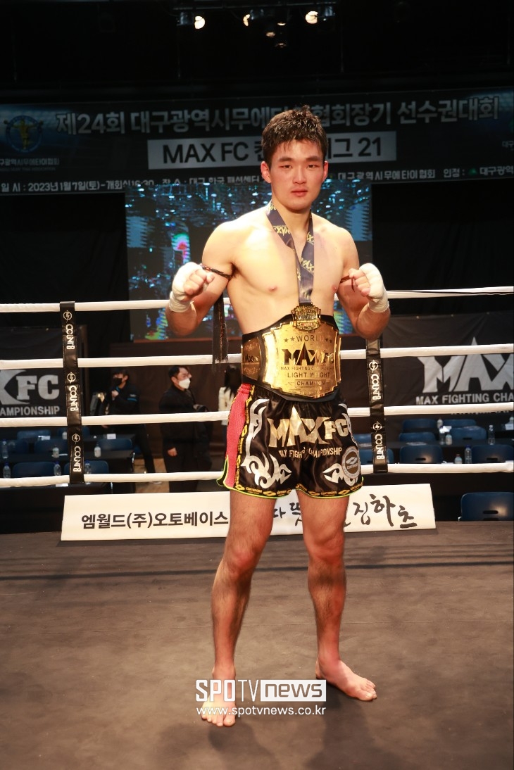 조경재 맥스FC 라이트급 챔피언 등극…장범석 토너먼트 우승