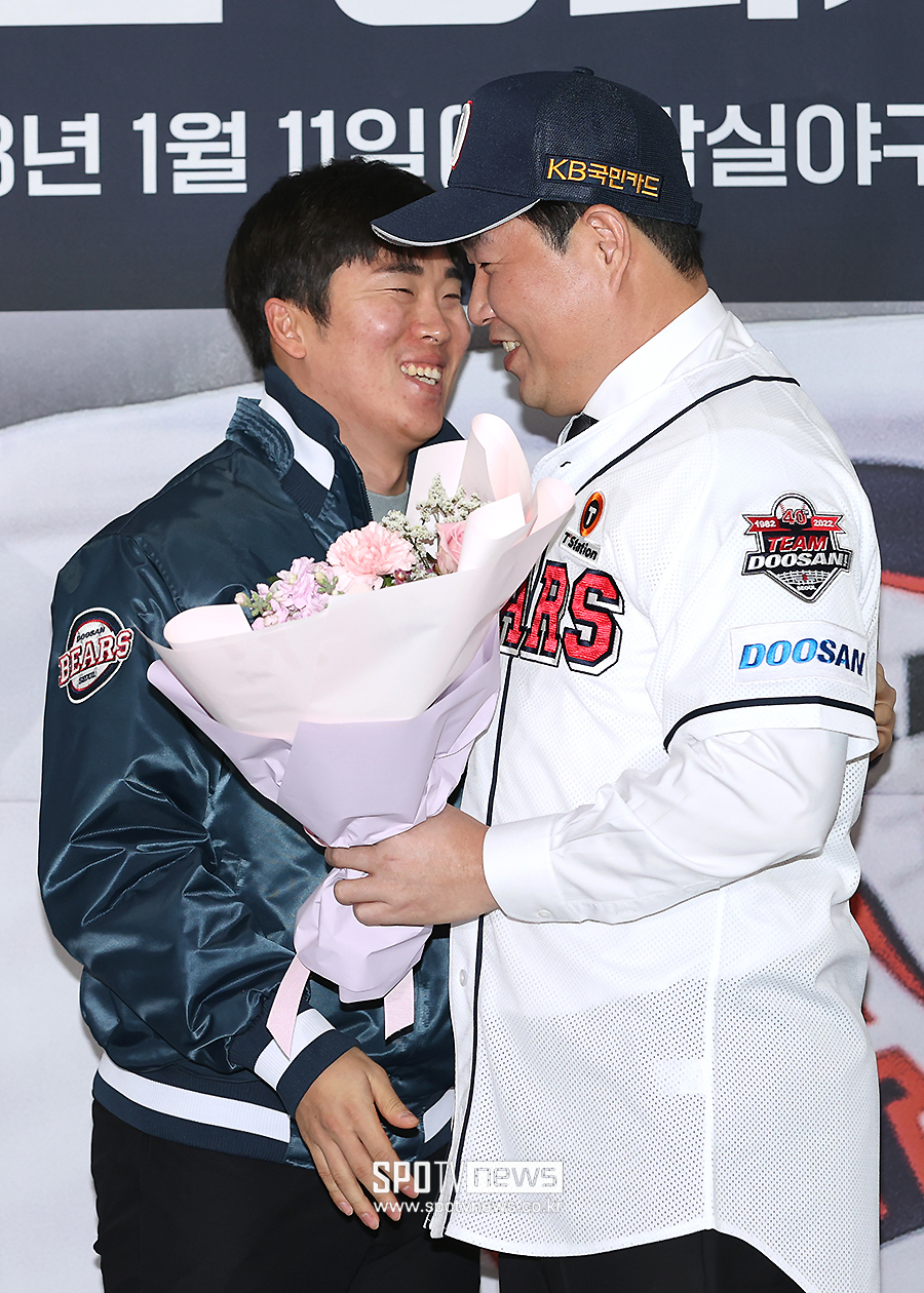 ▲ 허경민 양의지 ⓒ곽혜미 기자