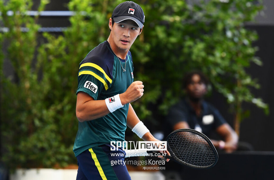 ▲ 2023 ATP 투어 애들레이드 인터내셔널 2차 대회 단식 16강전에서 득점을 올린 뒤 주먹을 불끈 쥐는 권순우