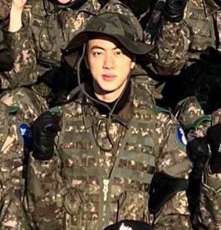 ▲ 방탄소년단 진. 출처| 더캠프 5사단 카페