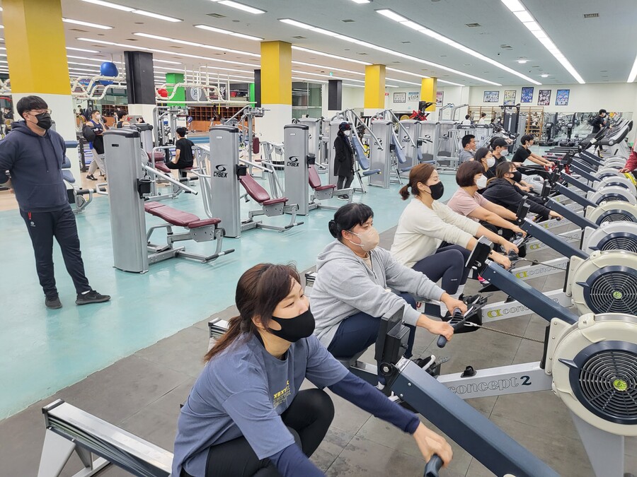 ▲ 국내 조정 대중화를 목표로 윤종성 하남시조정협회 부회장과 한국체대가 진행한 '2022 KNSU 스포츠클럽 시범 레슨'이 지난 9일 성료했다.