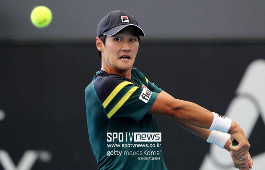 ▲ 권순우가 2023 ATP 투어 애들레이드 인터내셔널 2차 대회 단식 준결승전에서 경기를 펼치고 있다.