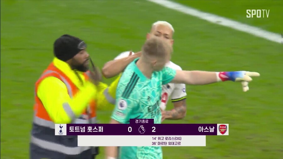 ▲ (중앙 위쪽부터)히샬리송과 애론 램스데일이 경기 후 충돌했다. ⓒSPOTV 중계