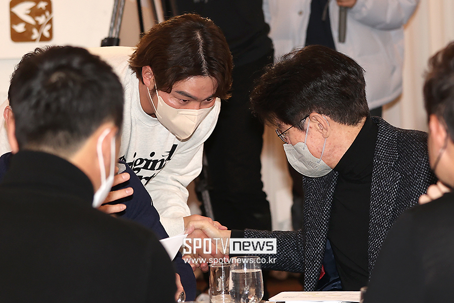 ▲ 박병호 이강철 감독 ⓒ곽혜미 기자