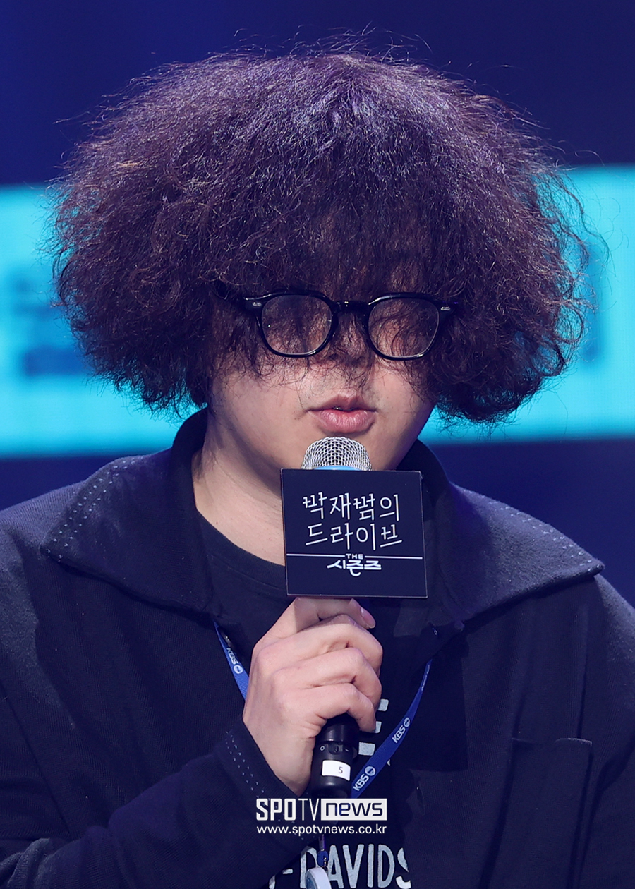 [포토S] 질문에 답하는 이창수 PD