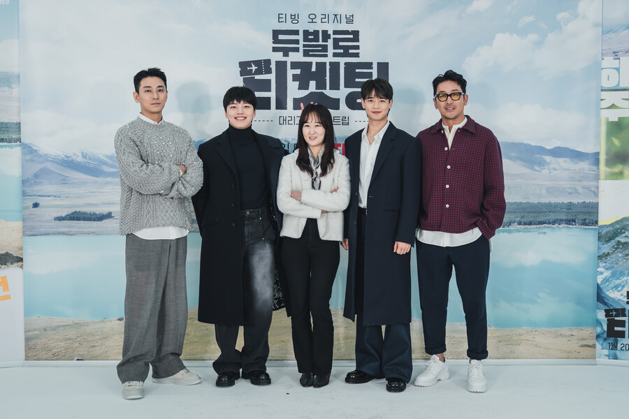 "네 발로 다녀" 하정우X주지훈의 험난한 예능 적응기 '두발로 티켓팅'[종합]