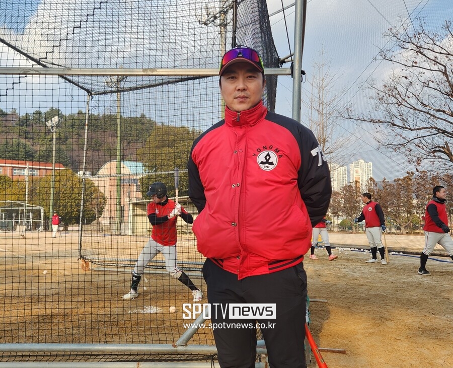 ▲ 마산용마고 진민수 감독은 전국 최대어 투수 장현석이 있는 올 시즌 학교 야구부 역사상 최초 우승에 도전한다. 진 감독은 "장현석이 3학년으로서 리더가 돼 팀을 이끌어주면 좋겠다"고 기대했다.  ⓒ창원, 이재국 전문위원