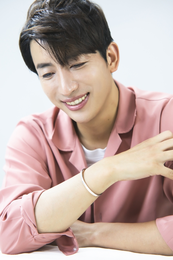 '빨간 지게꾼' 김동찬, 26일 '돈꽃'으로 7년만에 솔로 데뷔