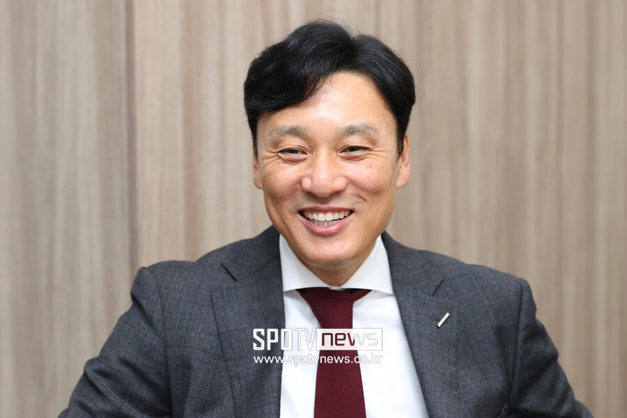 [이재국 인터뷰] ‘두산 감독 100일’ 이승엽 “OB베어스 원년 어린이회원이 운명처럼”